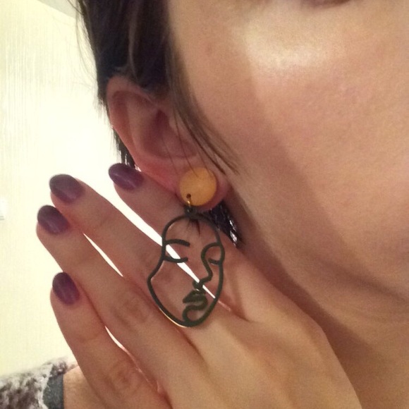 NEW😻 Picasso Abstract Face 2 Tone Earrings - Picture 6 of 8